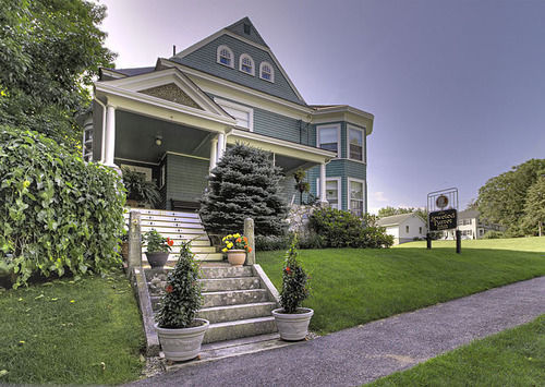 The Jeweled Turret Inn Belfast Exterior photo